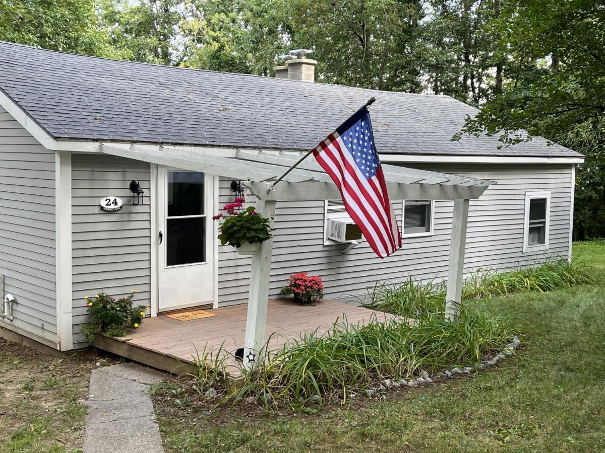 Cozy Colchester Cabin Near Lake מראה חיצוני תמונה