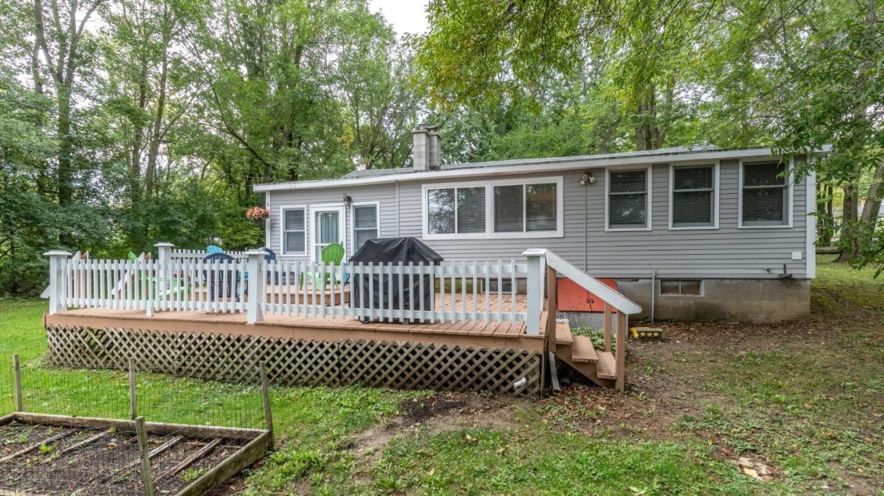 Cozy Colchester Cabin Near Lake מראה חיצוני תמונה